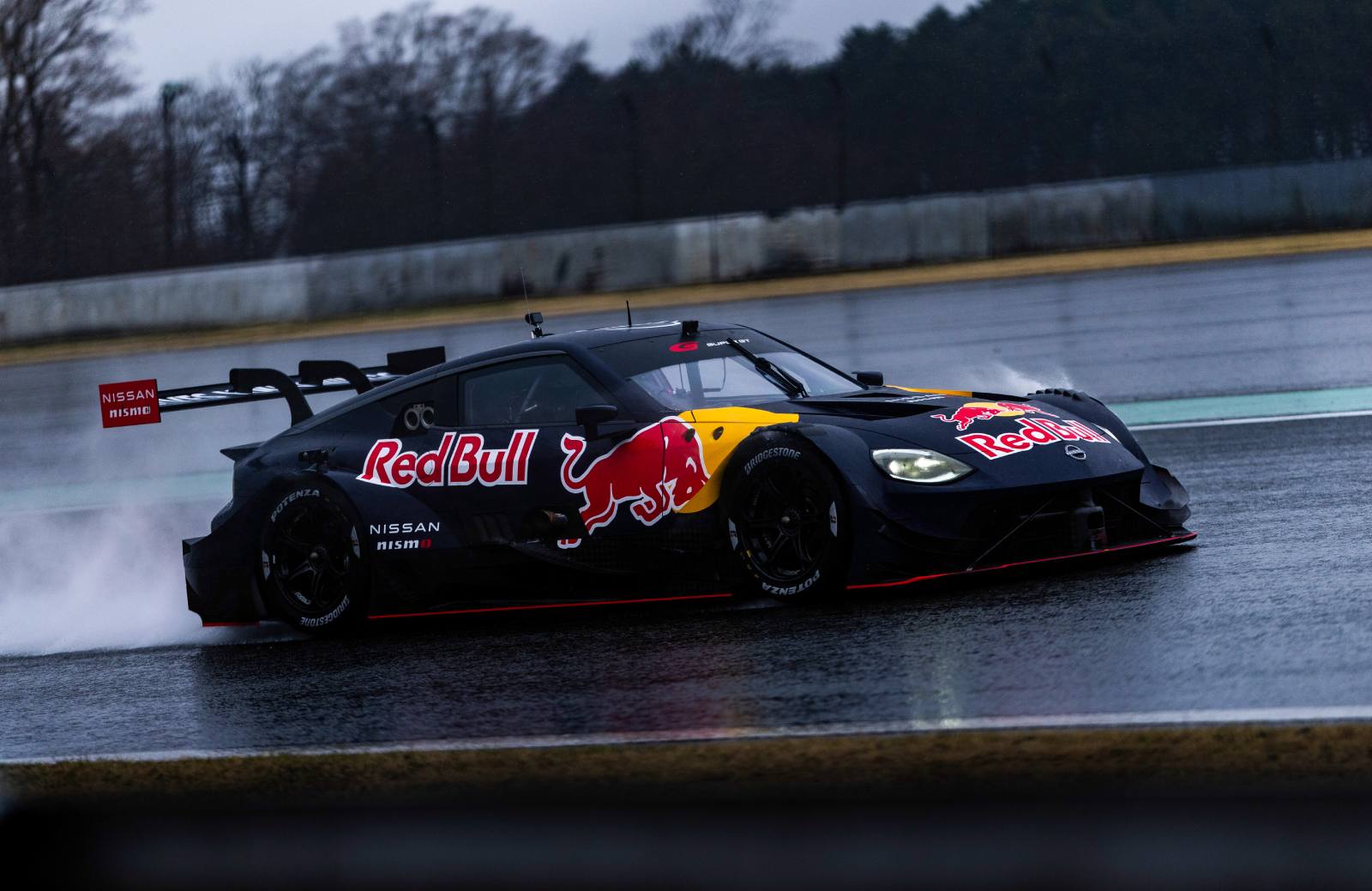 NIssan Nismo Z GT 500 Verstappen red bull